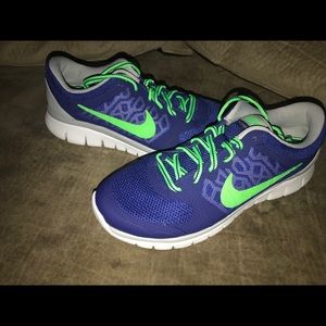 Boys size 6 Nike sneakers